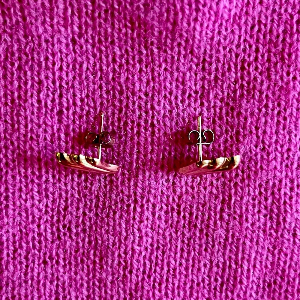14k Gold Scallop Seashell Earrings - Picture 10 of 16